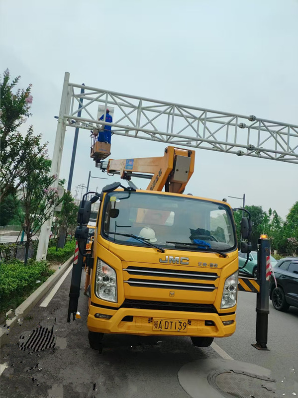 黃陂22米升降車(chē)出租，刷外墻油漆，隨叫隨到